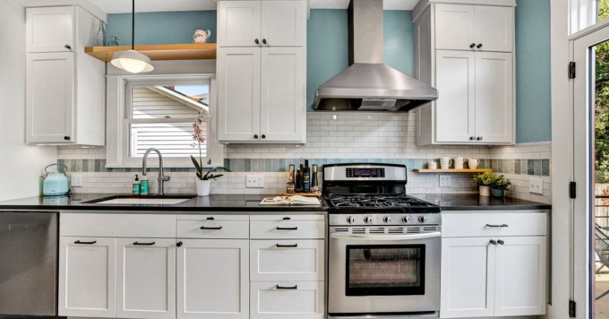 HOW TO UPDATE AN OLD KITCHEN WITHOUT CHANGING LAYOUTS